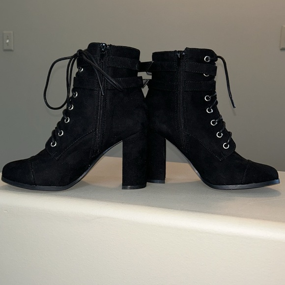 Madden Girl Klaim Black Suede Booties - Size 7 - Picture 3 of 8